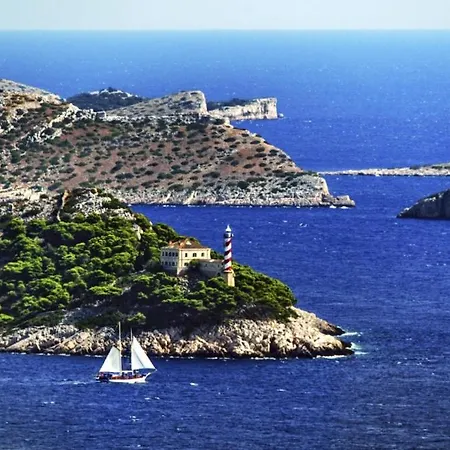 Robinson House Zut Vakantiehuis Bizikovica