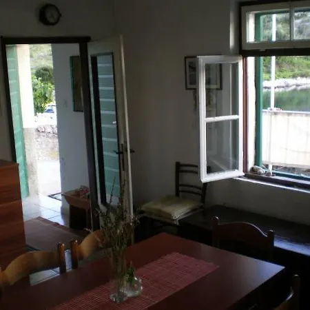 Dom wakacyjny Robinson House Zut *