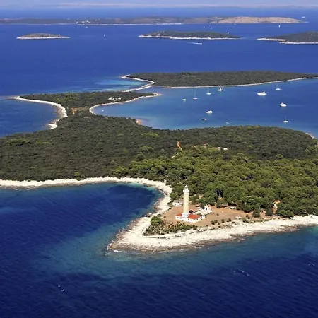 Robinson House Zut Bizikovica