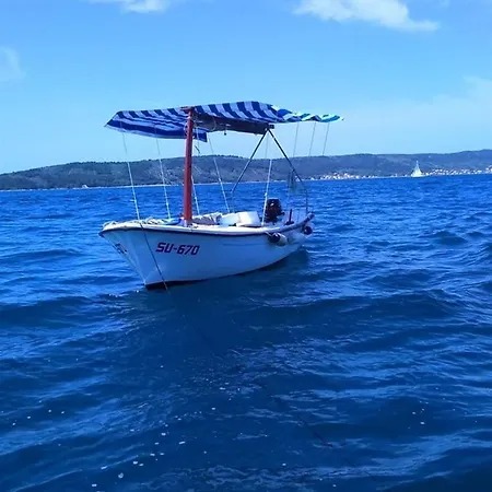 Robinson House Zut *