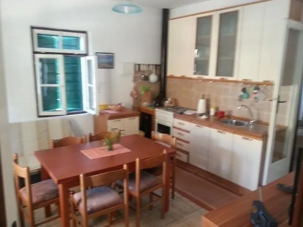 度假居 Robinson House Zut Bizikovica