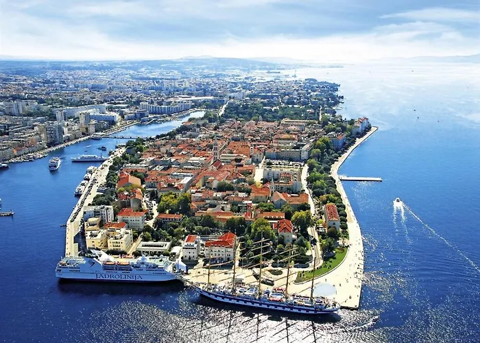 Robinson House Zut *