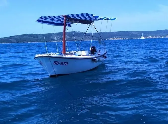 Robinson House Zut *